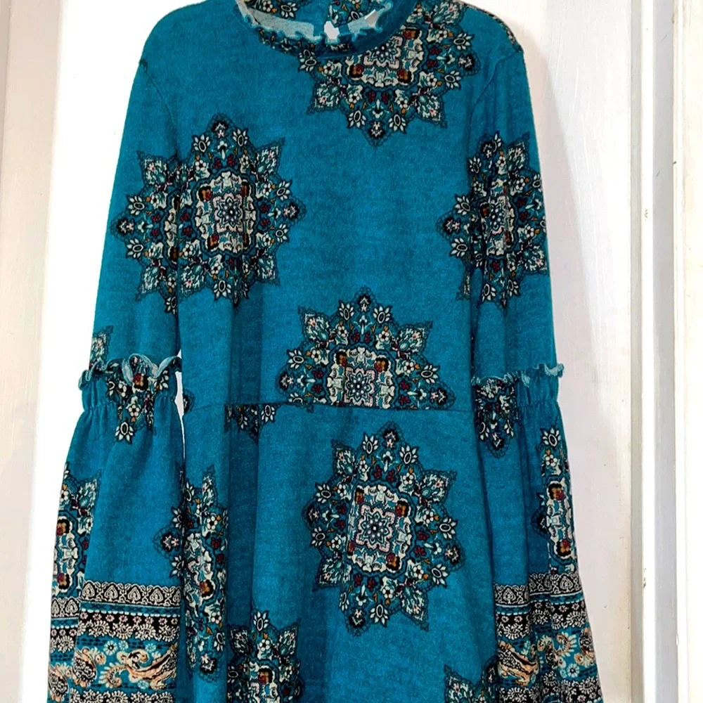 Dress - Picture 1 of 6